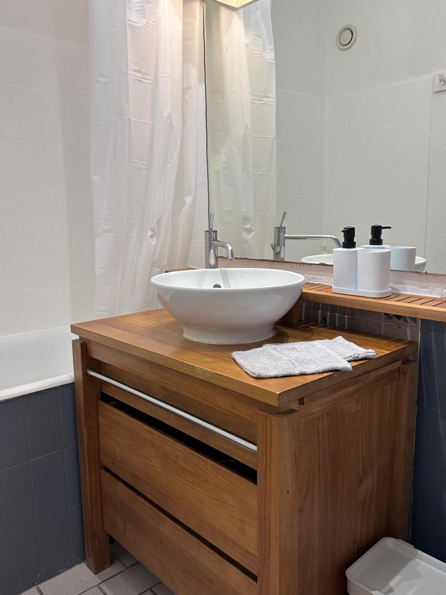 Studio Sur Le Port De Hyeres - A 2Min Des Plages, Clim & Balcon Bagian luar foto