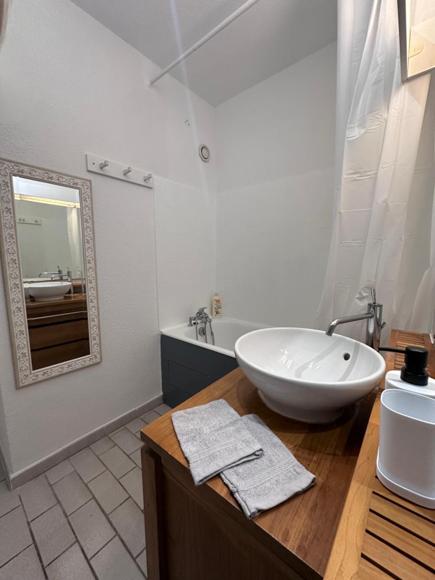 Studio Sur Le Port De Hyeres - A 2Min Des Plages, Clim & Balcon Bagian luar foto