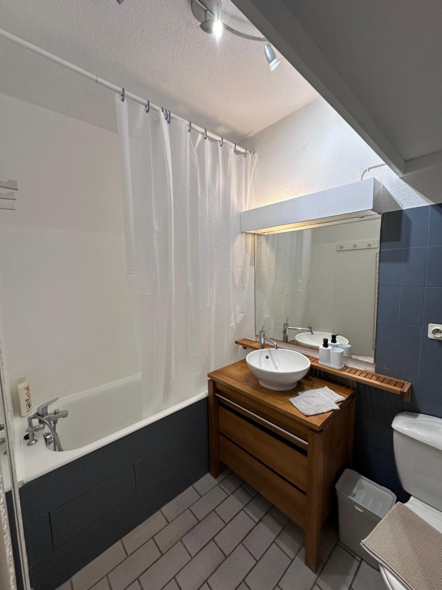 Studio Sur Le Port De Hyeres - A 2Min Des Plages, Clim & Balcon Bagian luar foto
