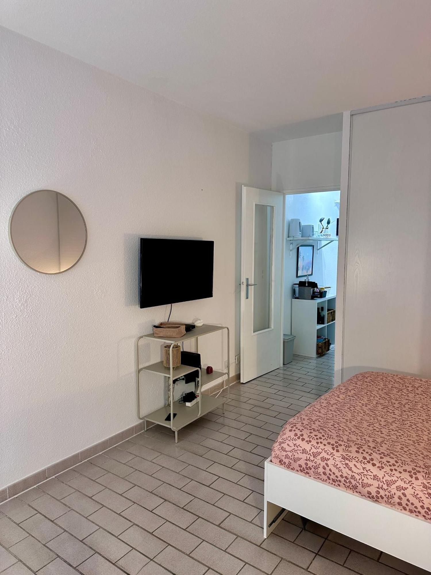 Studio Sur Le Port De Hyeres - A 2Min Des Plages, Clim & Balcon Bagian luar foto