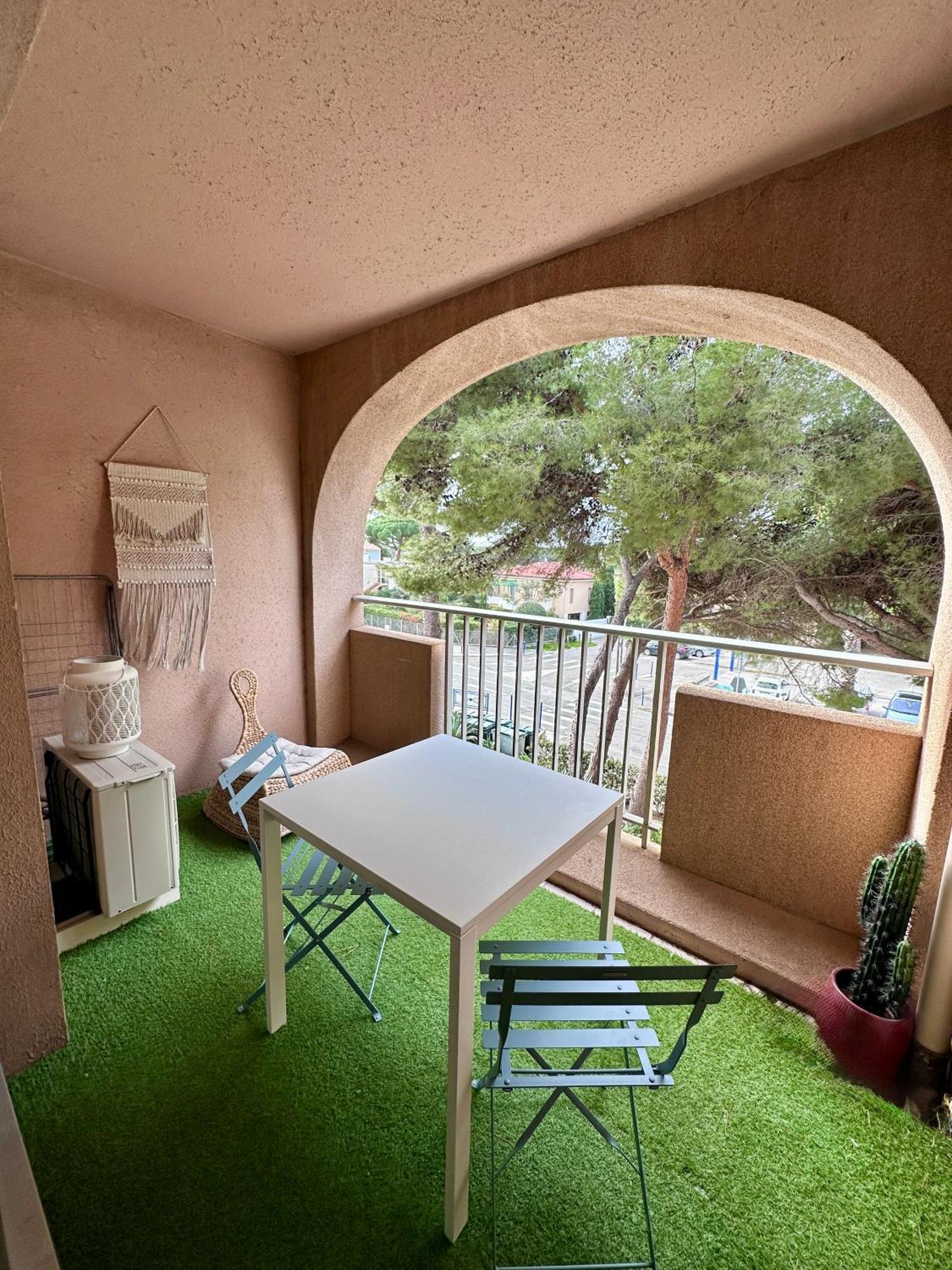 Studio Sur Le Port De Hyeres - A 2Min Des Plages, Clim & Balcon Bagian luar foto